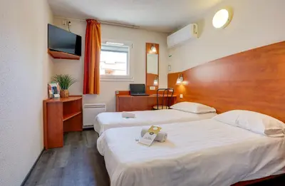Un ou plusieurs lits dans un hébergement de l'établissement Brit Hotel Reims La Pompelle