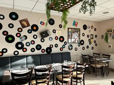 Restaurant ou autre lieu de restauration dans l'établissement Brit Hotel Reims La Pompelle