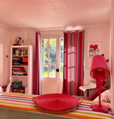 Bibliothèque dans la maison de vacances