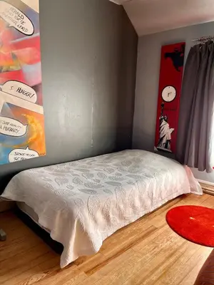 Un ou plusieurs lits dans un hébergement de l'établissement Adorable et amusante maison de campagne