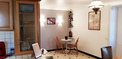 Coin salon dans l'établissement La Dimanche
