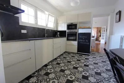 Cuisine ou kitchenette dans l'établissement La maison de TOINETTE