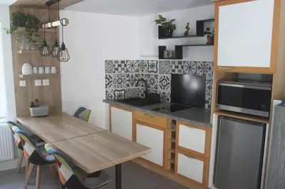 Cuisine ou kitchenette dans l'établissement La Maison des Prés Disney Paris