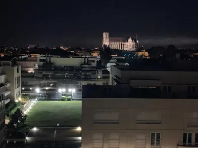 Vue générale sur Reims ou vue de la ville depuis l'appartement