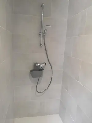 Salle de bains dans l'établissement Cottage AU TERMINUS 2 climatisé
