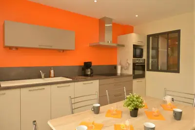 Cuisine ou kitchenette dans l'établissement L'annexe de la Pétillante 101 Rue Principale