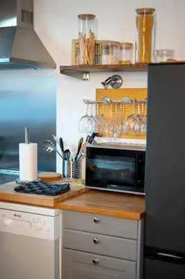 Cuisine ou kitchenette dans l'établissement Epernevasion