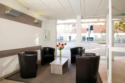 Coin salon dans l'établissement Séjours & Affaires Reims Clairmarais