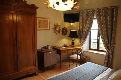 Télévision ou salle de divertissement dans l'établissement chambres d'hotes : La cour d'Etrepy