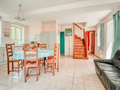 Cuisine ou kitchenette dans l'établissement Farmhouse in Boncourt with Private Garden