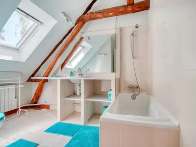 Salle de bains dans l'établissement Farmhouse in Boncourt with Private Garden