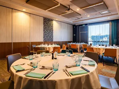 Restaurant ou autre lieu de restauration dans l'établissement Novotel Reims Tinqueux