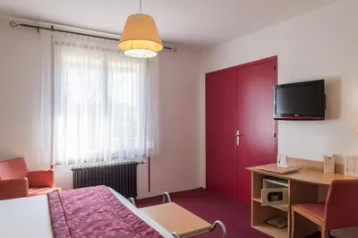 Télévision ou salle de divertissement dans l'établissement Hotel Bristol