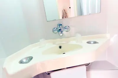 Salle de bains dans l'établissement Premiere Classe Coulommiers Mouroux