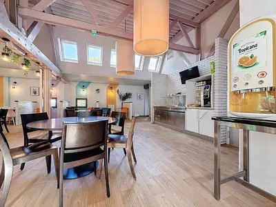 Cuisine ou kitchenette dans l'établissement Kyriad Reims Est - Parc Expositions