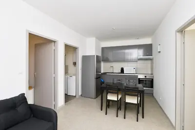 Cuisine ou kitchenette dans l'établissement Heptagone