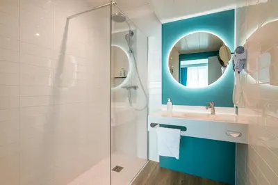 Salle de bains dans l'établissement Holiday Inn Reims Centre by IHG
