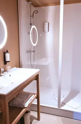 Salle de bains dans l'établissement Cit'Hotel De Harlay