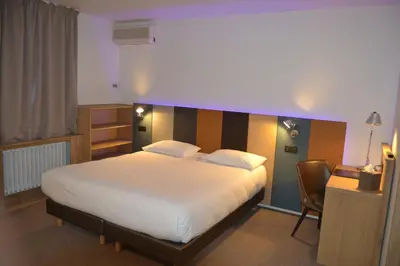 Un ou plusieurs lits dans un hébergement de l'établissement Cit'Hotel De Harlay