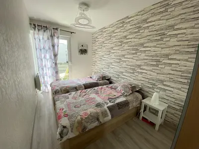 Un ou plusieurs lits dans un hébergement de l'établissement Victoria-T2-41m2-Balcon, wifi, linge, produits, ménage inclus