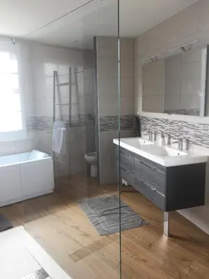 Salle de bains dans l'établissement Gîte 8 à 14 personnes en Champagne avec jacuzzi