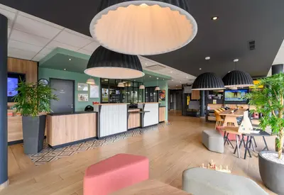 Restaurant ou autre lieu de restauration dans l'établissement B&B HOTEL Compiègne