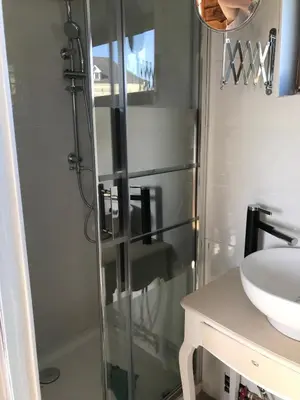 Salle de bains dans l'établissement Cabane du hérisson
