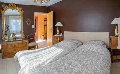 Un ou plusieurs lits dans un hébergement de l'établissement Paisible Maison entière 140m2 avec véranda vue sur la campagne