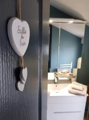 Salle de bains dans l'établissement Champétillant