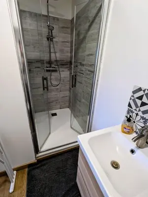 Salle de bains dans l'établissement LE CHARME D OGNES