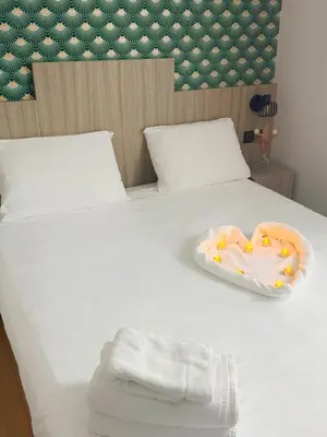 Un ou plusieurs lits dans un hébergement de l'établissement Brit Hotel Essentiel Reims Taissy