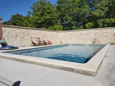 Piscine de l'établissement Château de la Malmaison ou située à proximité
