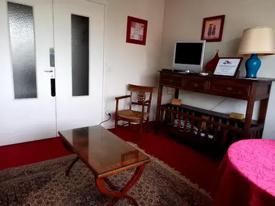 Télévision ou salle de divertissement dans l'établissement L Ancienne Ferme 17 grand rue