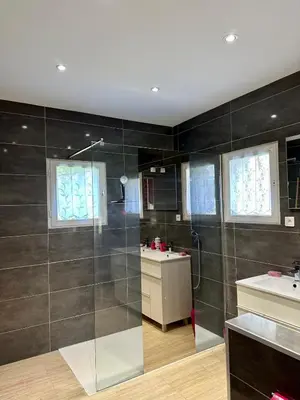 Salle de bains dans l'établissement Domaine de La Charmille