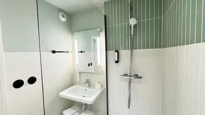 Salle de bains dans l'établissement Kyriad Prestige Compiègne Hotel & Spa