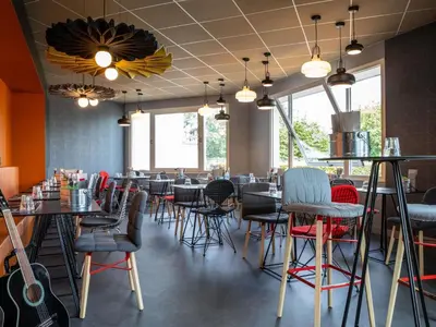 Restaurant ou autre lieu de restauration dans l'établissement ibis Compiegne