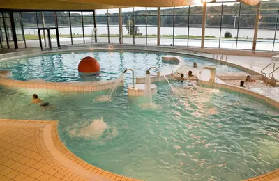 Piscine de l'établissement Madame Vacances Les Cottages De Valjoly ou située à proximité