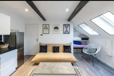 Coin salon dans l'établissement Bienvenue à Reims type studio charmant et lumineux 2eme étage