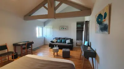 Coin salon dans l'établissement L'Hébergerie