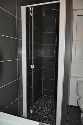 Salle de bains dans l'établissement LE NID DES HALLES, au cœur du Boulingrin