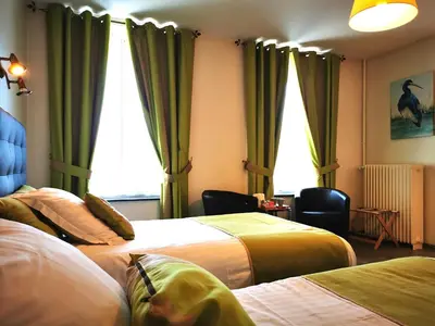 Un ou plusieurs lits dans un hébergement de l'établissement Logis Hôtel-Restaurant La Sapinière