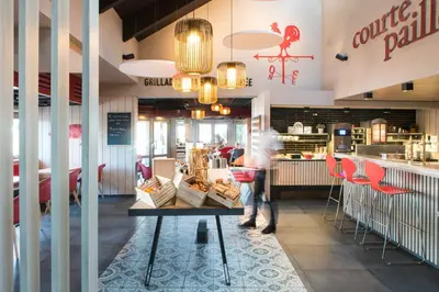 Restaurant ou autre lieu de restauration dans l'établissement ibis Reims Tinqueux