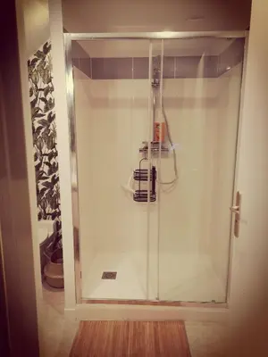 Salle de bains dans l'établissement Logement Cosy rénové au pied de la Cathédrale avec climatisation