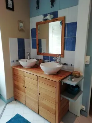 Salle de bains dans l'établissement Les Bories en Champagne