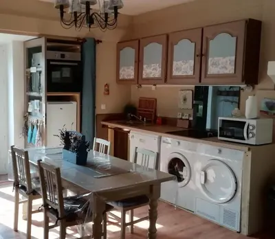 Cuisine ou kitchenette dans l'établissement Les Bories en Champagne
