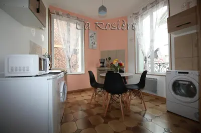 Cuisine ou kitchenette dans l'établissement LA ROSIERE
