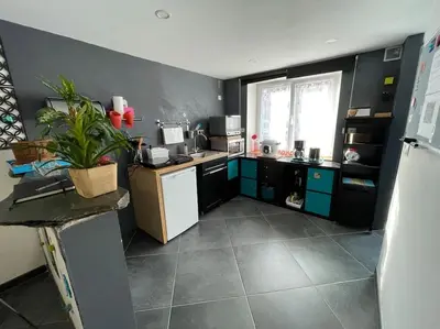 Cuisine ou kitchenette dans l'établissement Logement du Paquis