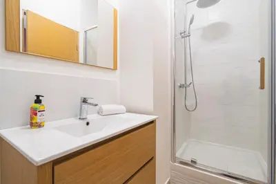 Salle de bains dans l'établissement Maison familiale 12 min Disneyland