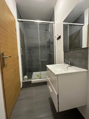 Salle de bains dans l'établissement Maison familiale 12 min Disneyland
