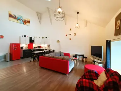 Télévision ou salle de divertissement dans l'établissement Superbe appartement type loft en duplex rue Buat